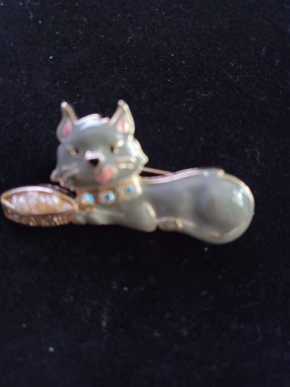 Gray Cat Enamel Brooch with Rhinestone Collar